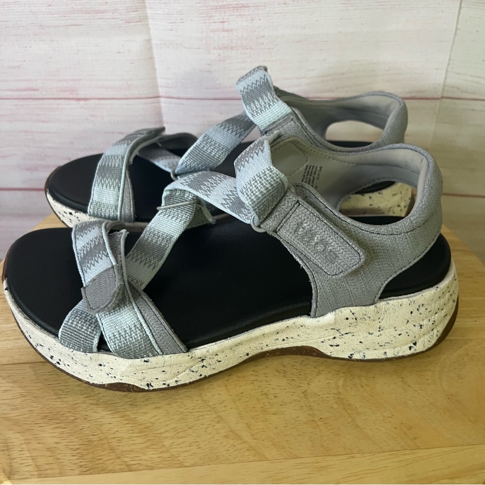 Taos Footwear Super Z‎ Sandals Size 6